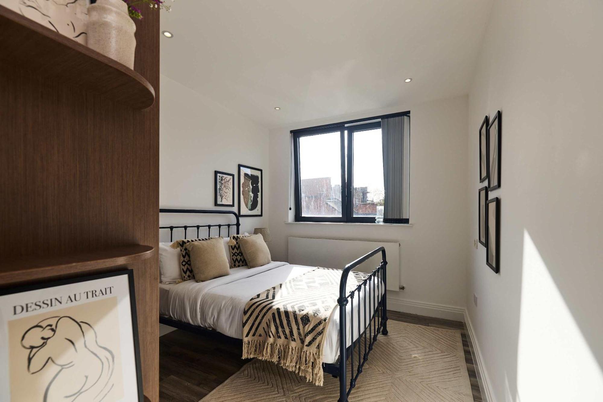 The Harlesden Place - Modern 3bdr Flat With Balcony * London