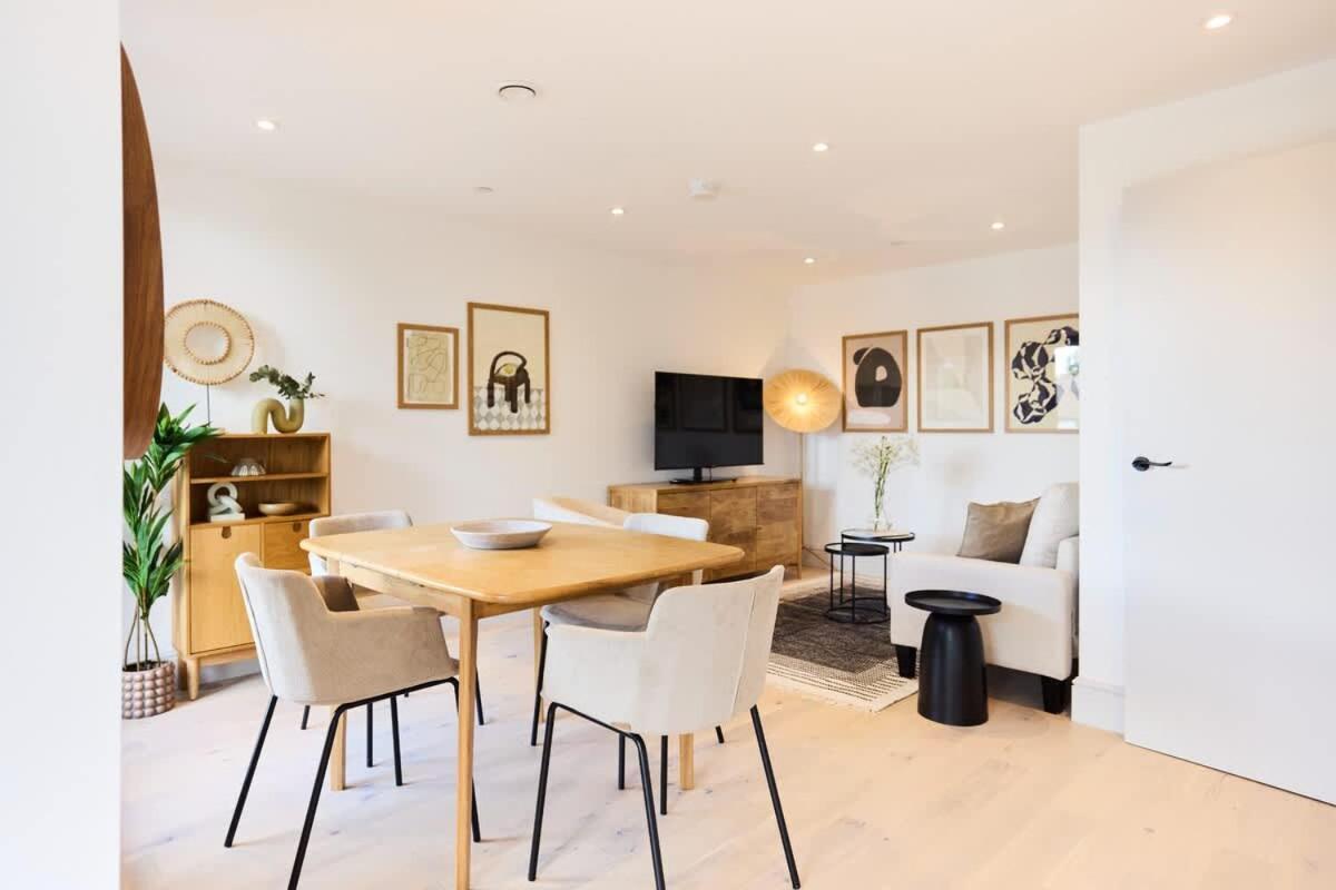 The South Wimbledon Hideout - Fancy 1bdr Flat With Balcony Apartment *