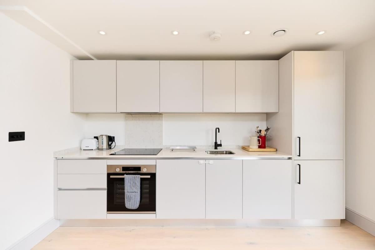 The South Wimbledon Hideout - Fancy 1bdr Flat With Balcony * London