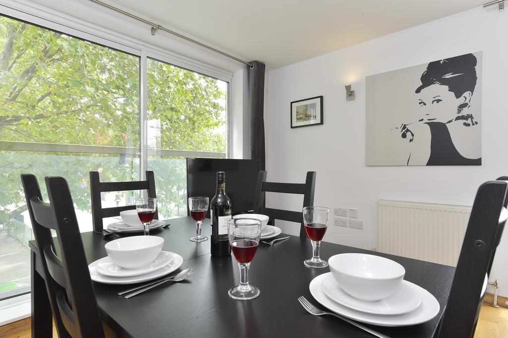 Tower Hill Apartment *