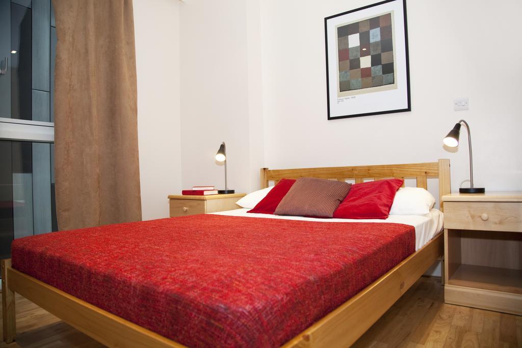 Tower Hill Apartment *