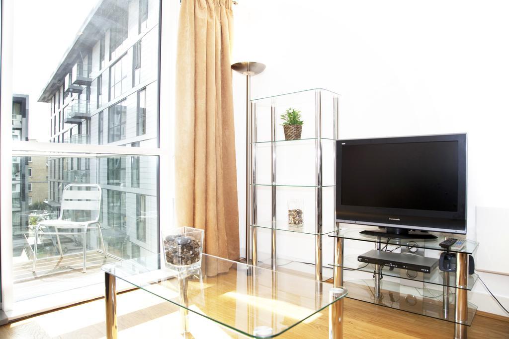 Tower Hill Apartment *