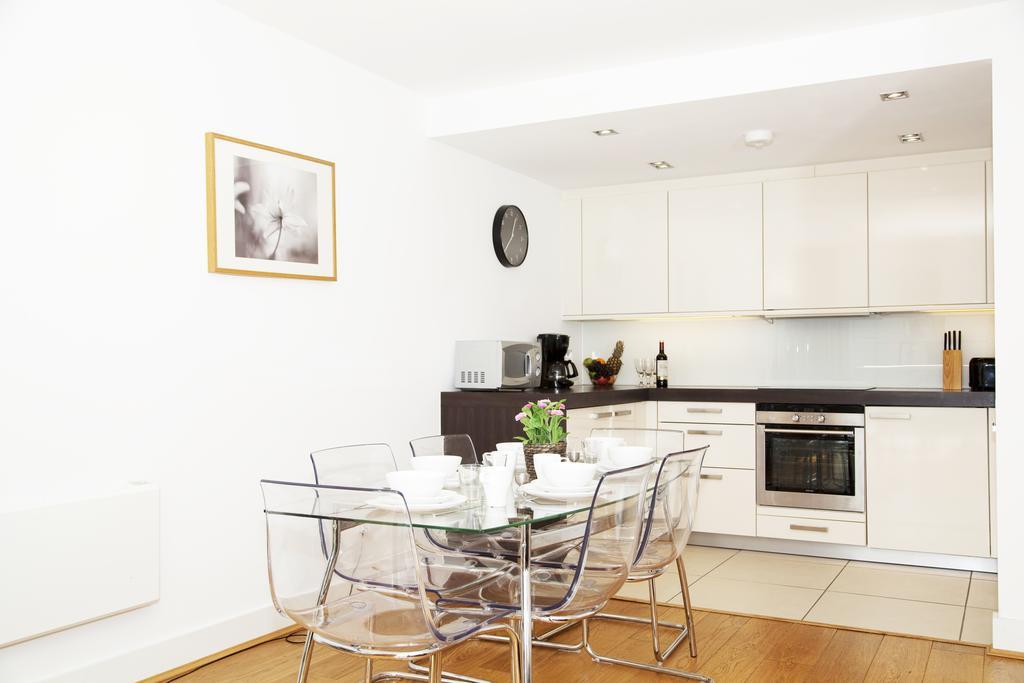 Tower Hill Apartment *