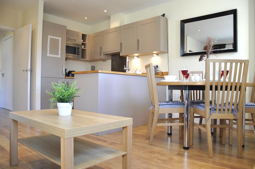 Apartment Beautiful 4-bedroom Flat In Bridge/borough! *