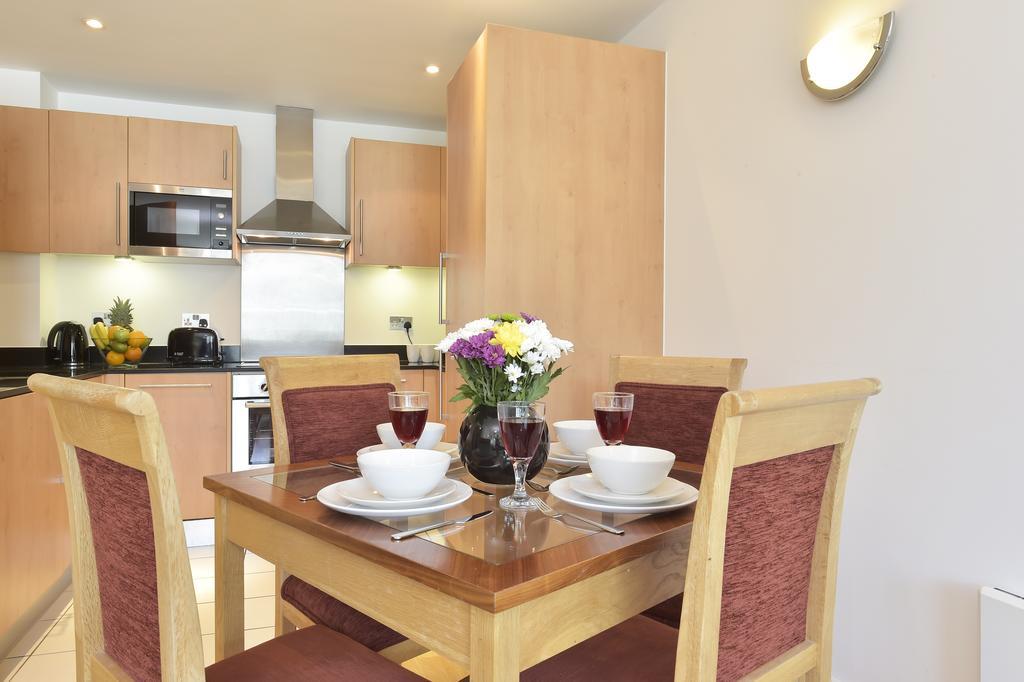Apartment Beautiful 4-bedroom Flat In Bridge/borough!