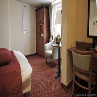 Amsterdam Hotel 2*