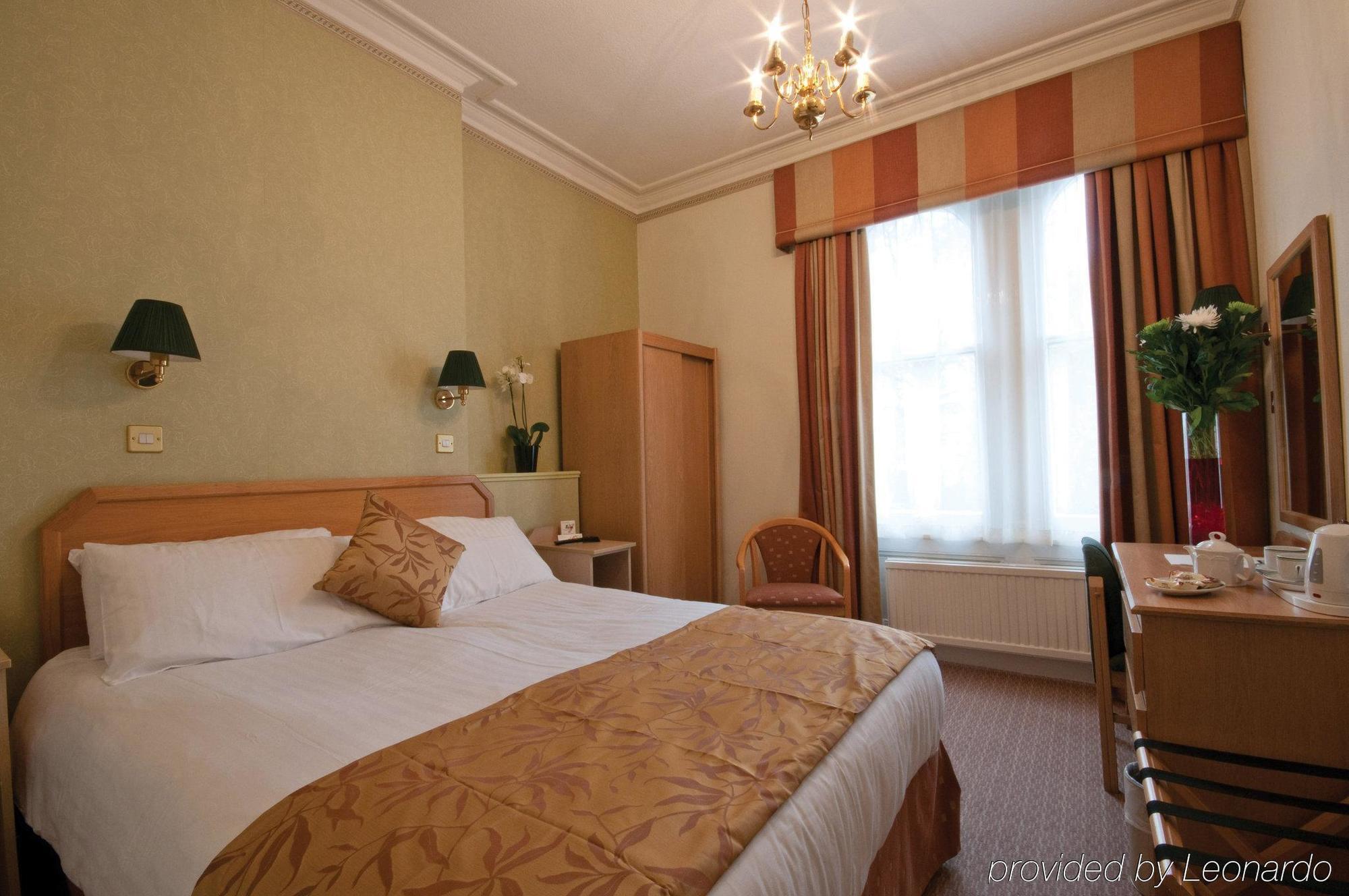 Hotel Phoenix London