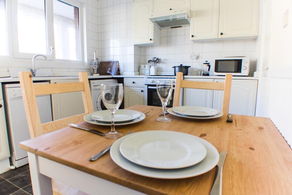 Modern Central Family-home For 6