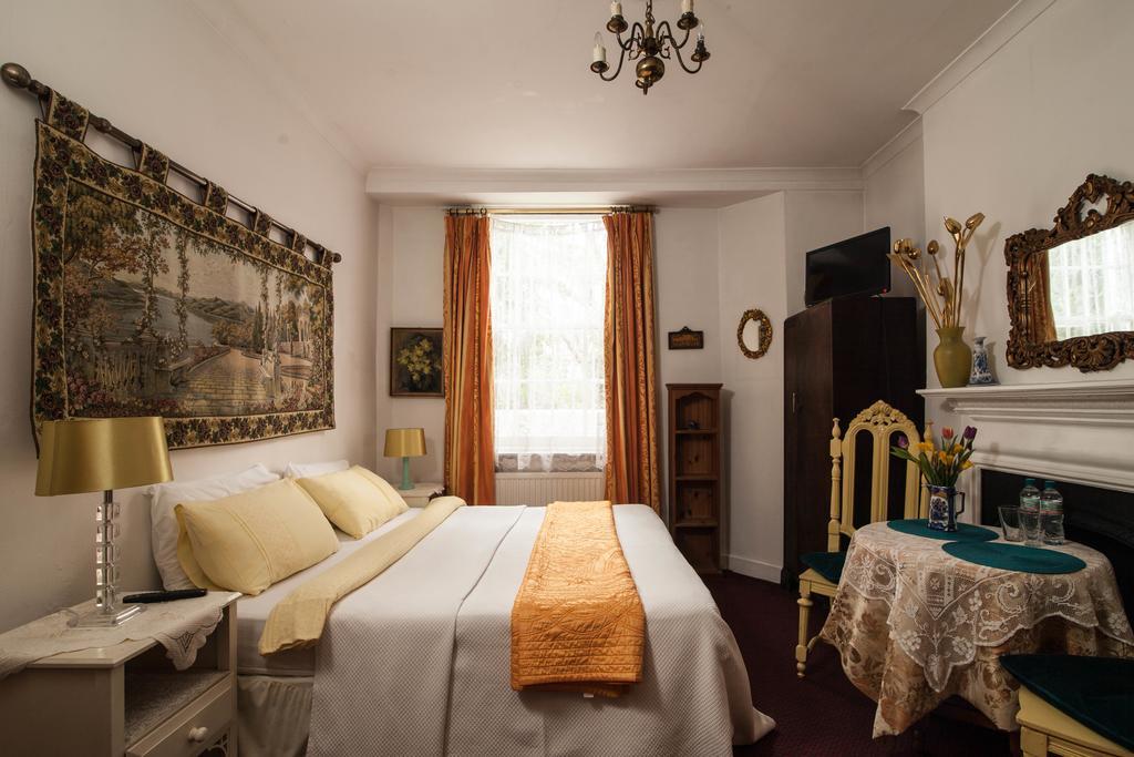 Dawson Place, Juliette's Couette-café 3*