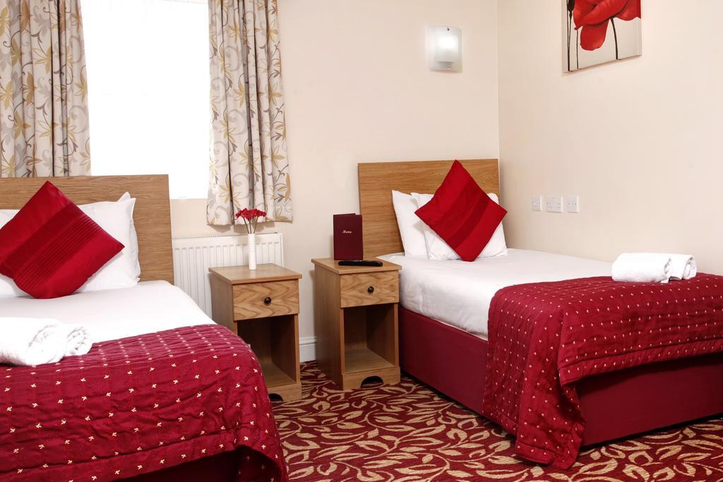 Western Ilford 3* London