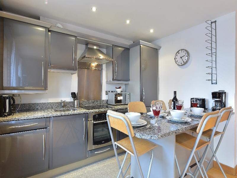 Apartment Beautiful 4-bedroom Flat In Bridge/borough! London