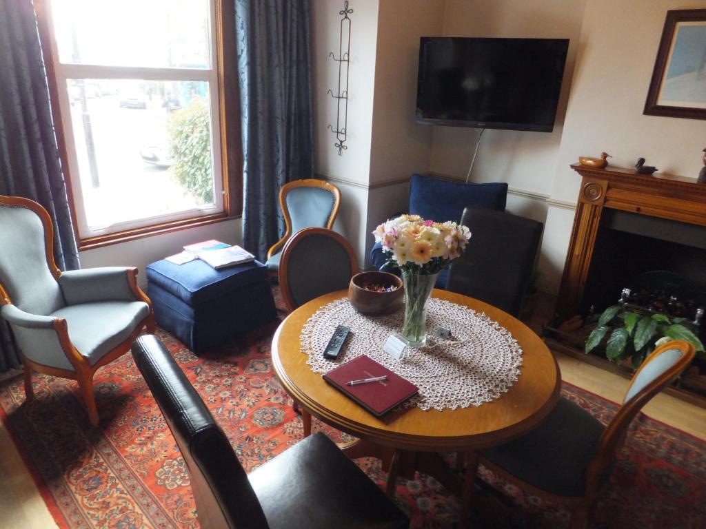 Guest house White