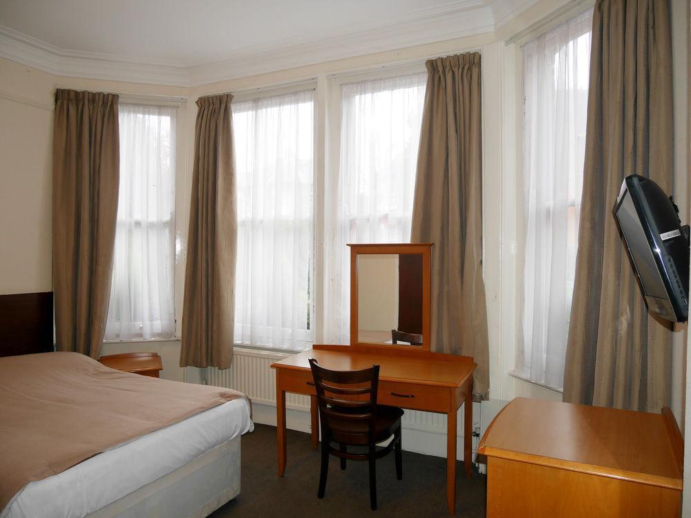 Queens Bed & Breakfast 2*