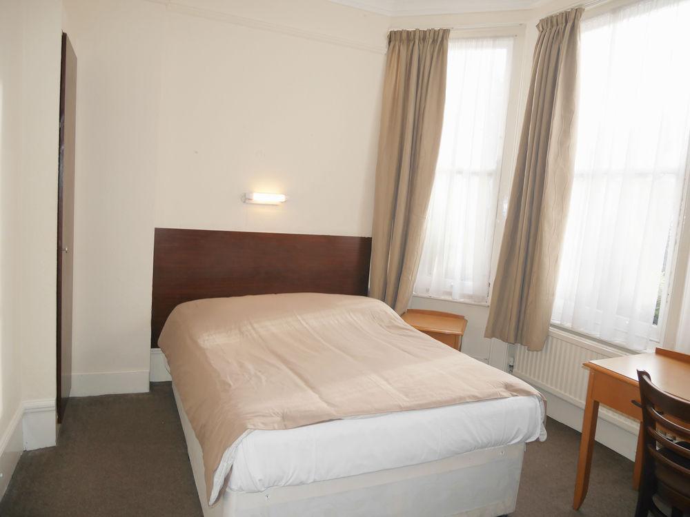 Queens Bed & Breakfast 2*
