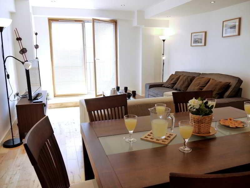 Beautiful 4-bedroom Flat In Bridge/borough! Lägenhet