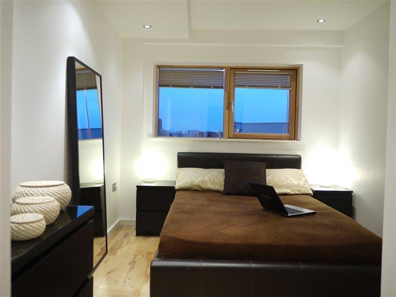 Apartment Beautiful 4-bedroom Flat In Bridge/borough!