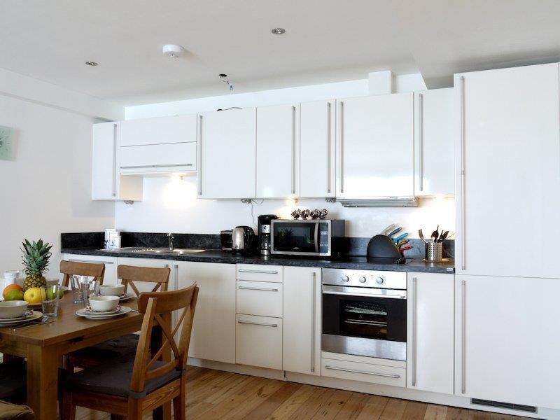 Beautiful 4-bedroom Flat In Bridge/borough!