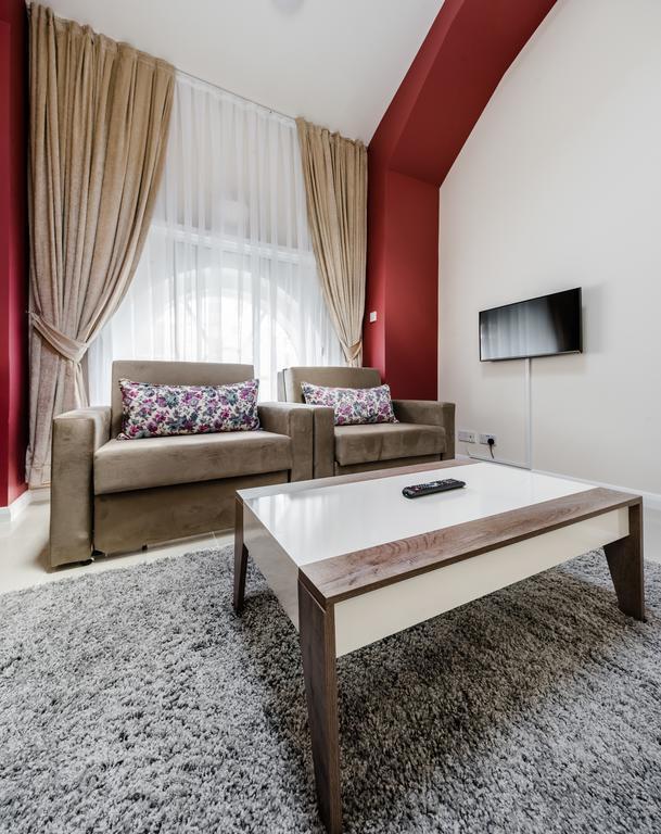Aparthotel Commercial House
