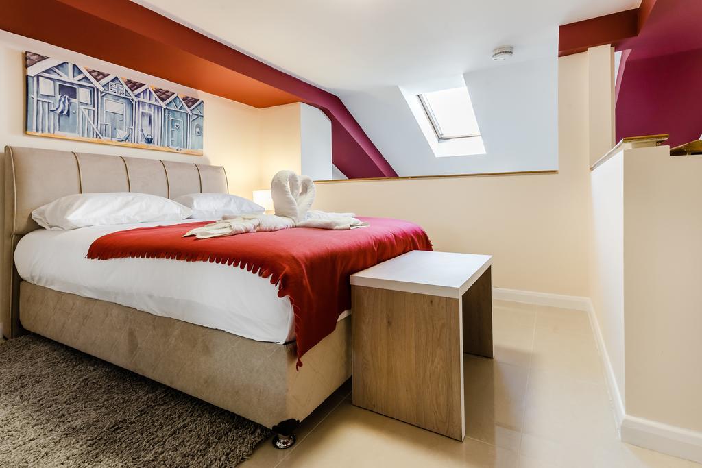 Commercial House 4*