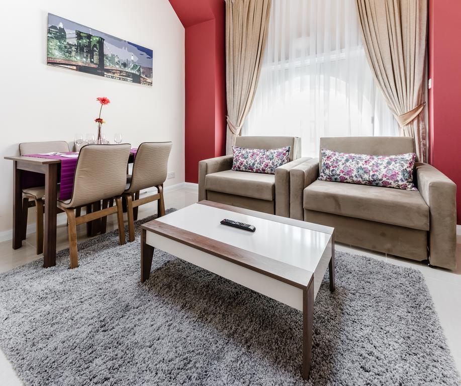 Commercial House Aparthotel 4*