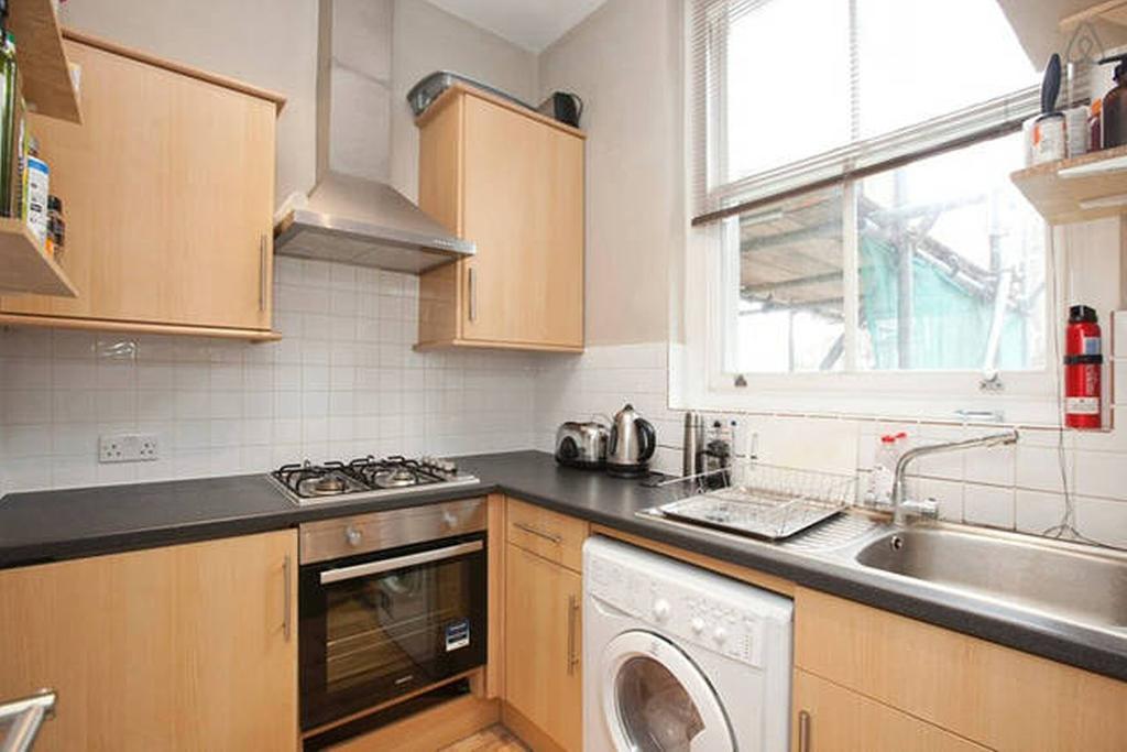Central Warwick Way Apartment London