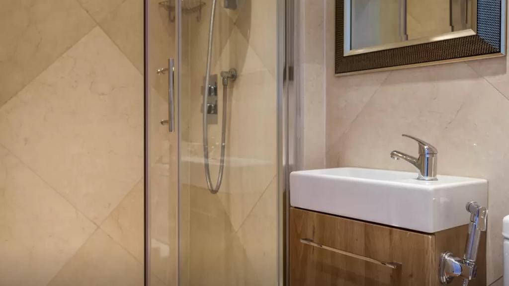 Courtfield Gardens Apartment