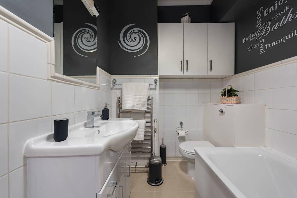 Central Forset Court Studio Apartment London