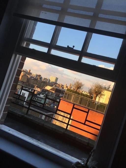 Central Forset Court Studio * London
