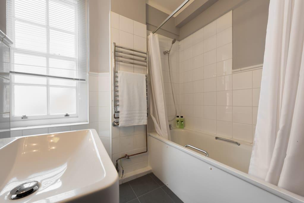 Central Forset Court Studio Apartment London