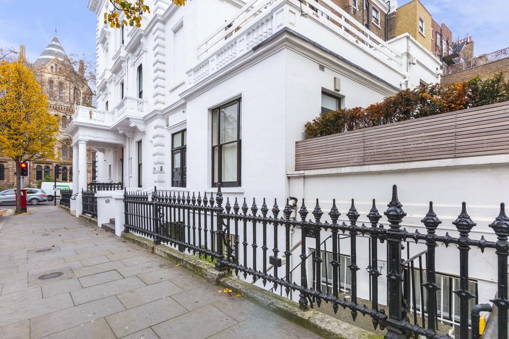 Lejlighed South Kensington X4, London