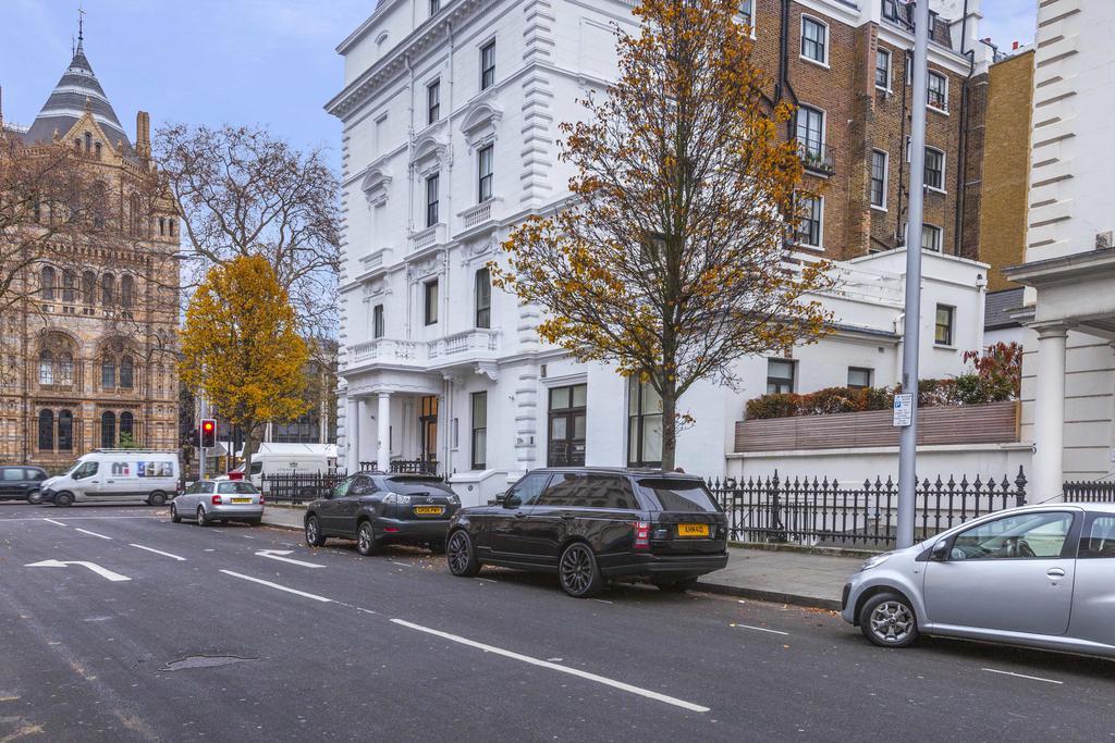 South Kensington X4, Lejlighed