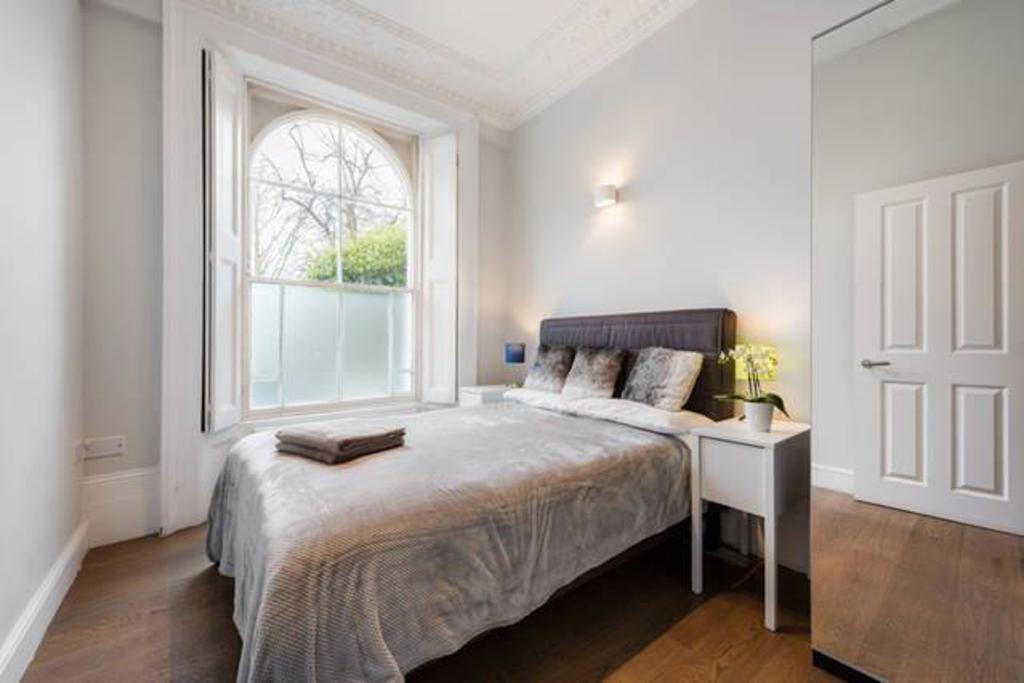 70 Oakley Square * London