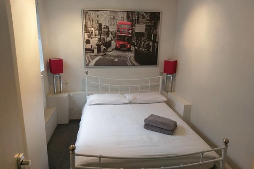 70 Oakley Square Apartment