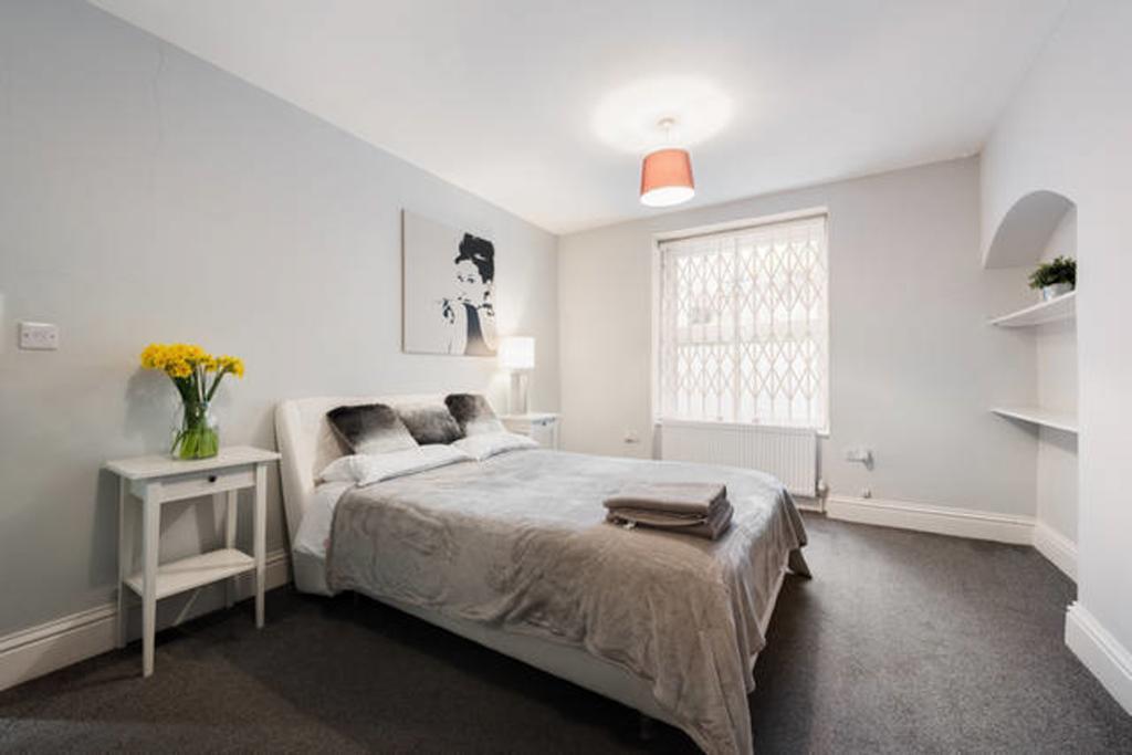 Apartment 70 Oakley Square London