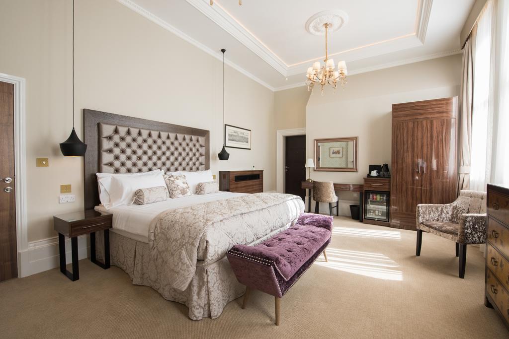 The Lansbury Heritage A Sunday - Canary Wharf London