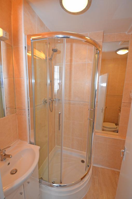 Parkwood Hotell 3*