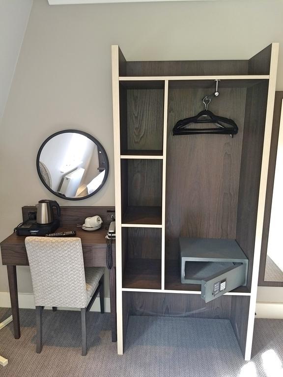 Garden Court Hotell 3*
