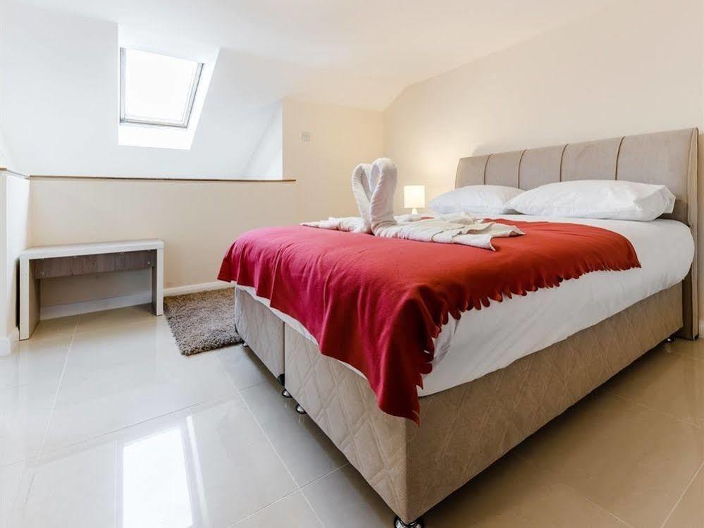 Commercial House Aparthotel
