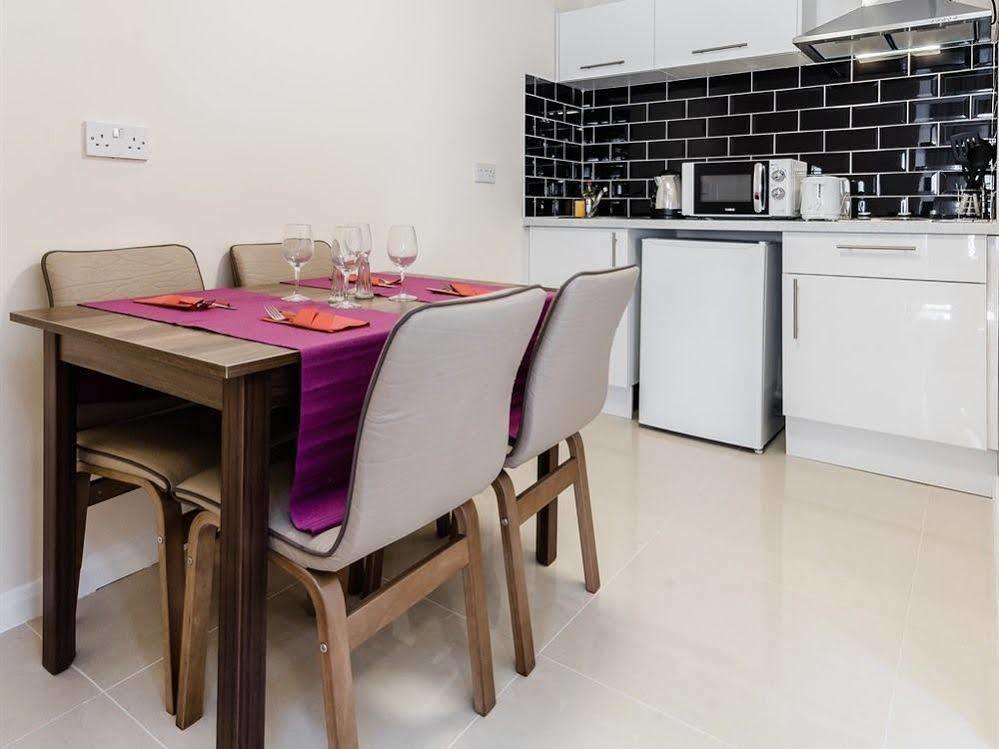 Commercial House Aparthotel