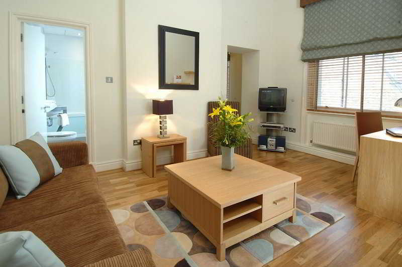 Aparthotel Fraser Queens Gate 4*