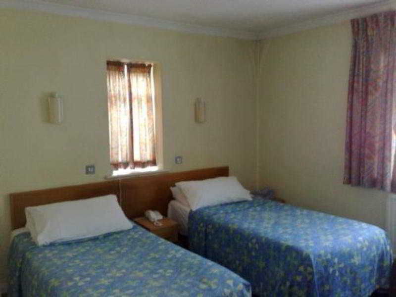 Oyo Golders Hotel 3*