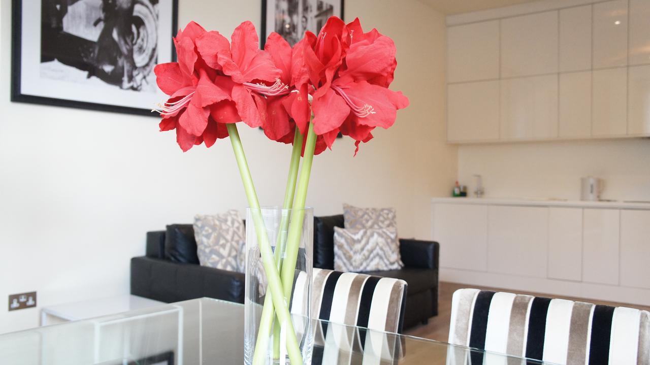 Ahometorent White * London