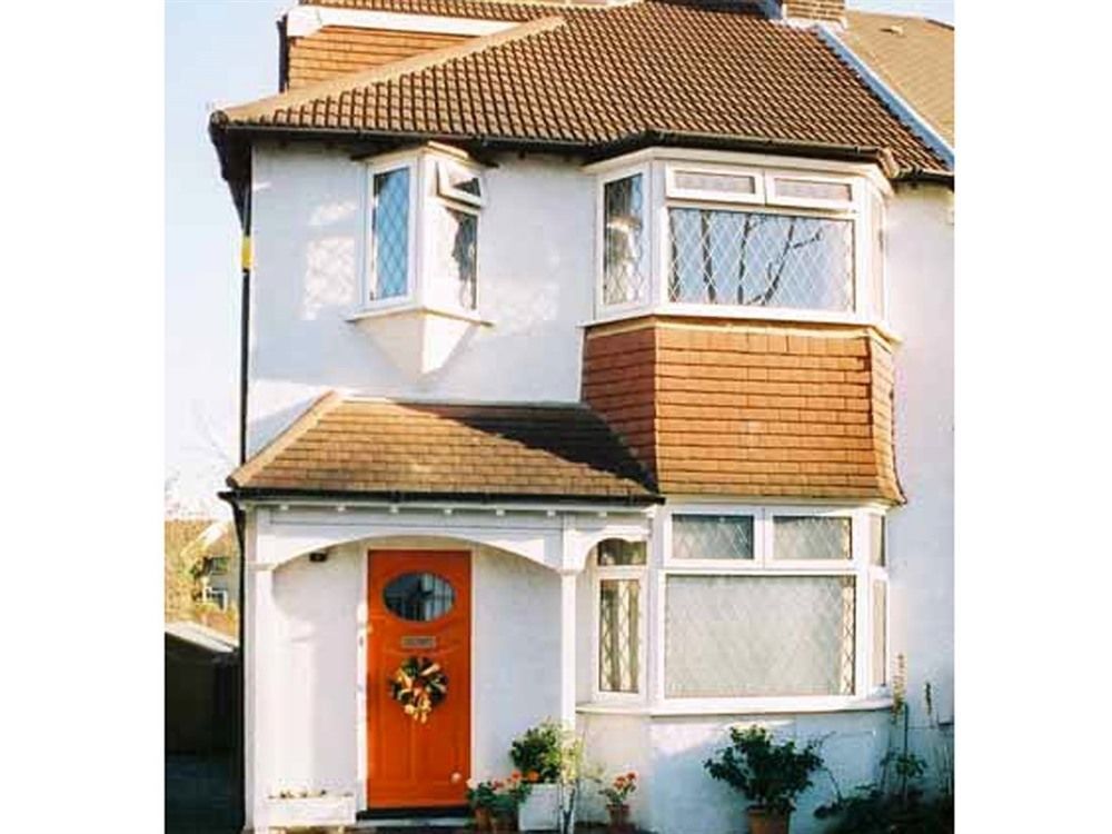 Southfieldsb&bstudios Bed & Breakfast 3*