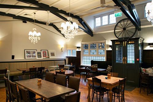 Fox And Grapes Inn 3*