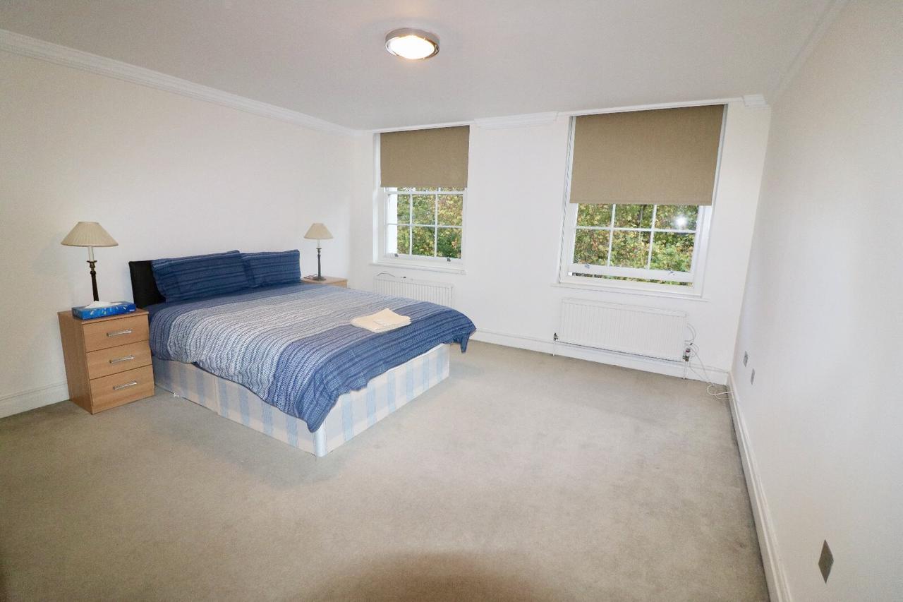 Apartment Hyde Park Square