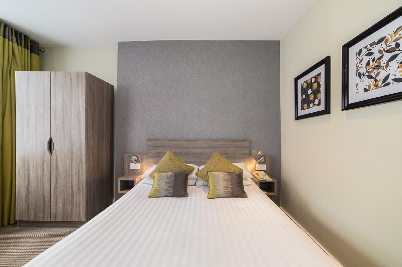 Phoenix Hotel 4*