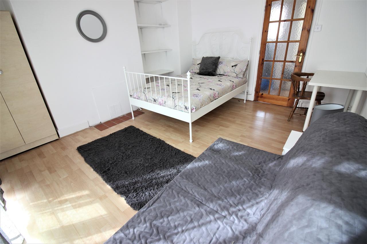 Guest Shelley Guest house London