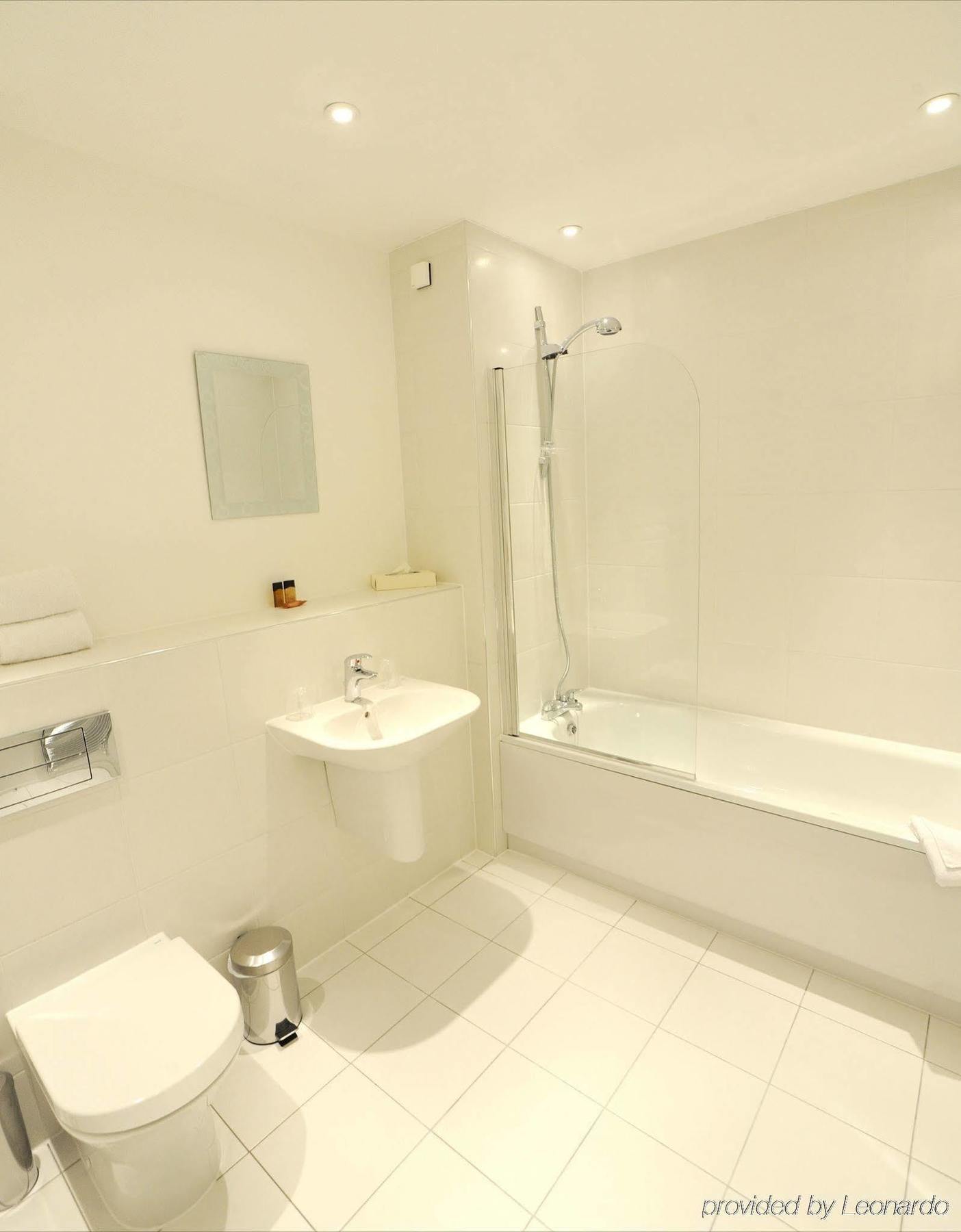 Apple Apartments Limehouse Basin * London