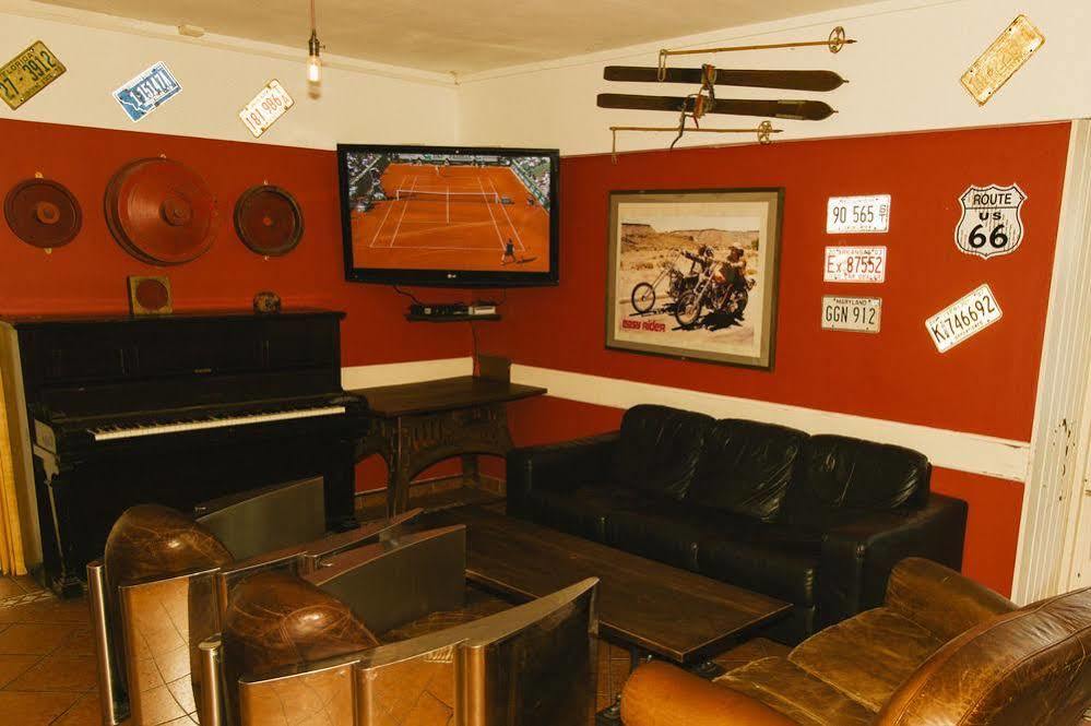 Hostel Palmers Hillspring At Willesden