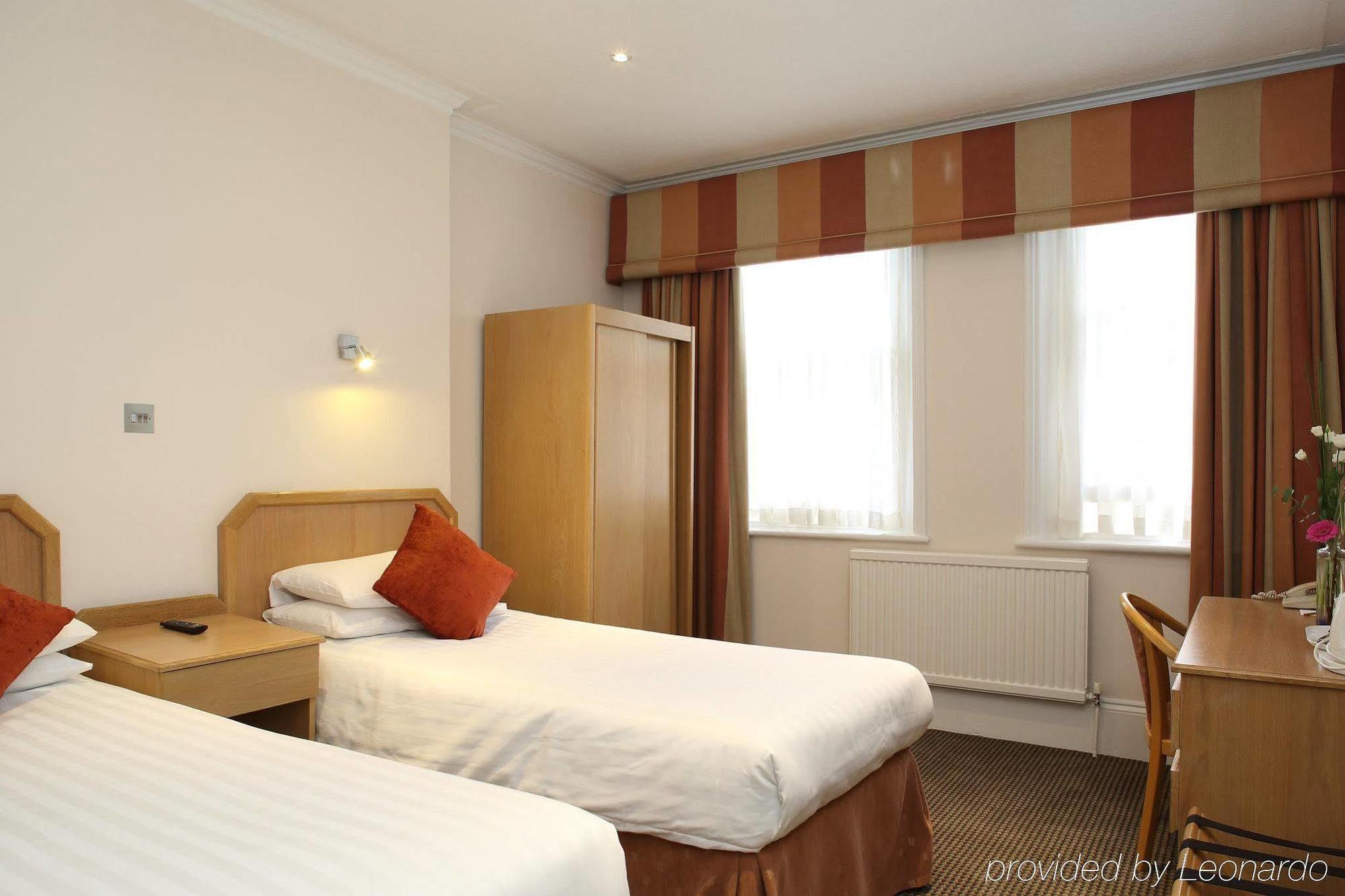 Hotel Phoenix London